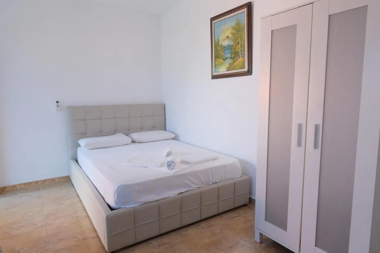 Mehilli Hotel Dhërmi 0*,